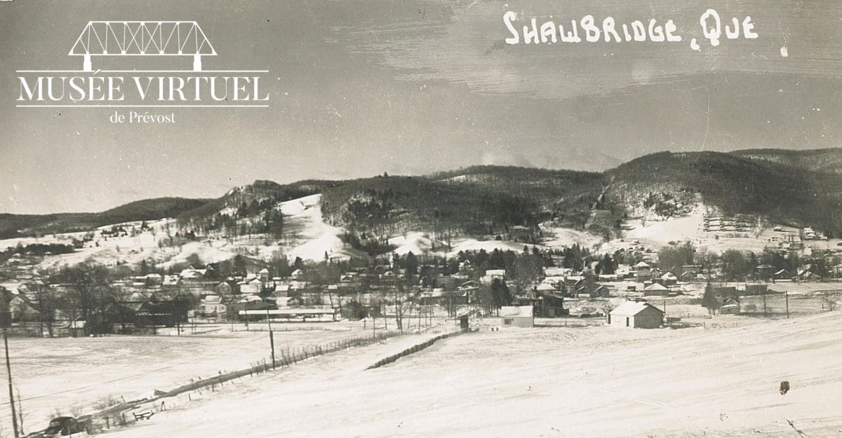 Vue générale sur le Vieux-Shawbridge au premier plan et sur le Vieux-Prévost en arrière-plan, vue des environs de l'actuel manoir l'Émeraude dans les années 1940 - Collection de Guy Thibault