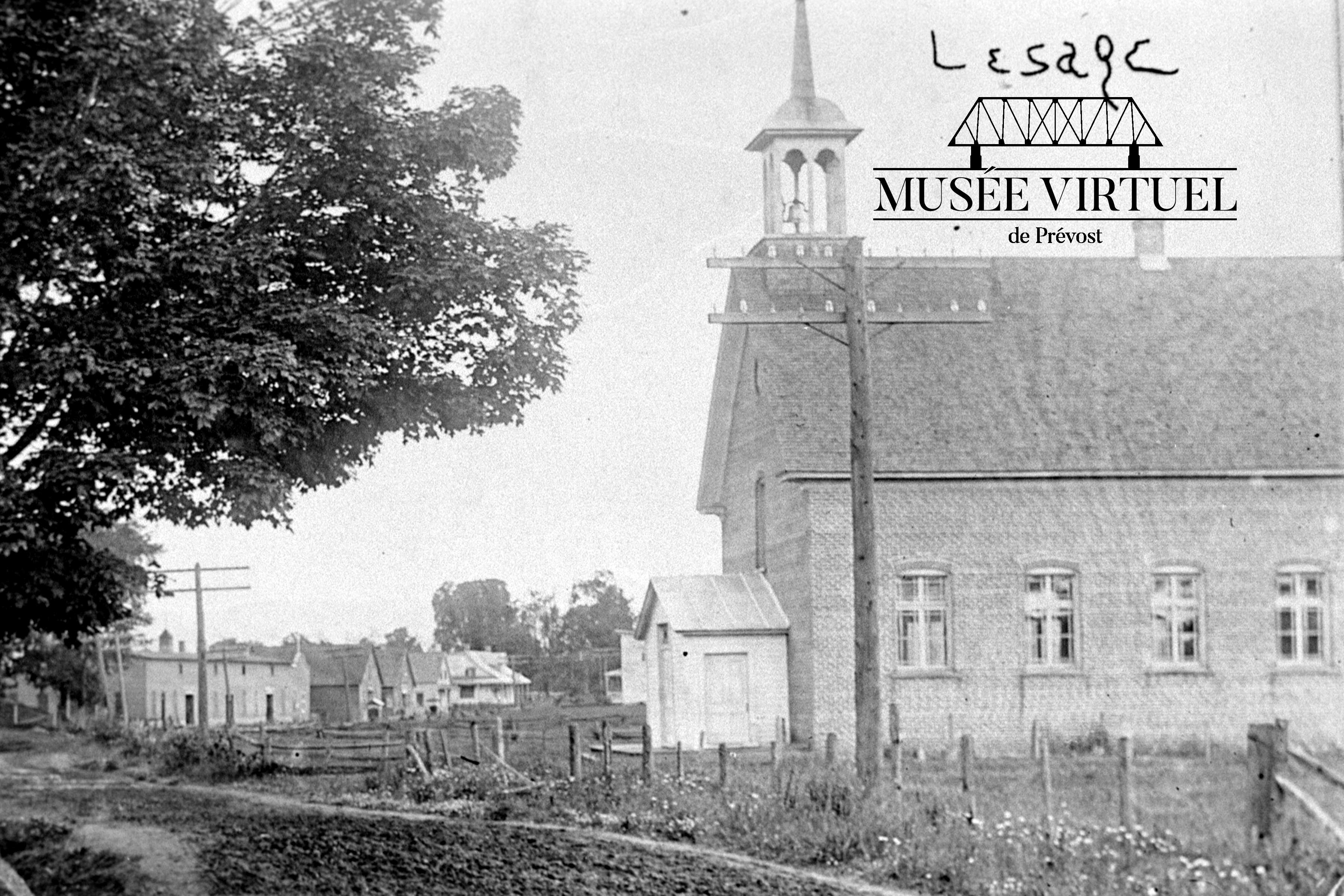 1. Ancienne chapelle - Collection du Conseil de la Fabrique dans le cadre d'une exposition organisée pour l'anniversaire de la paroisse Saint-François-Xavier en 1988