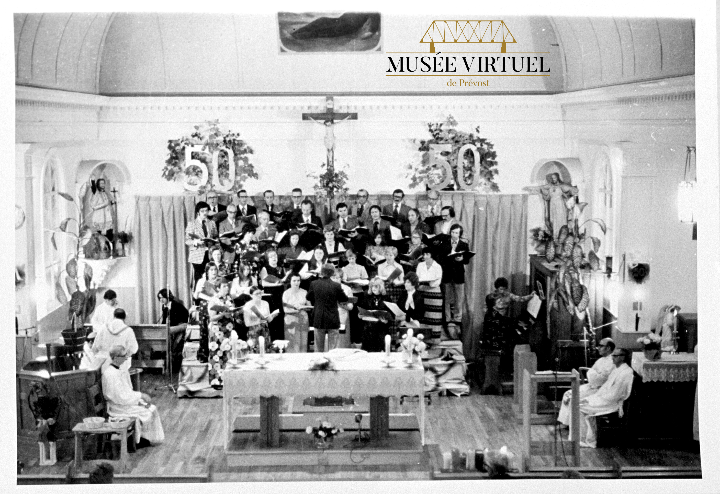 10. Choeur de l'Église Saint-François-Xavier - Collection du Conseil de la Fabrique dans le cadre d'une exposition organisée pour l'anniversaire de la paroisse Saint-François-Xavier en 1988