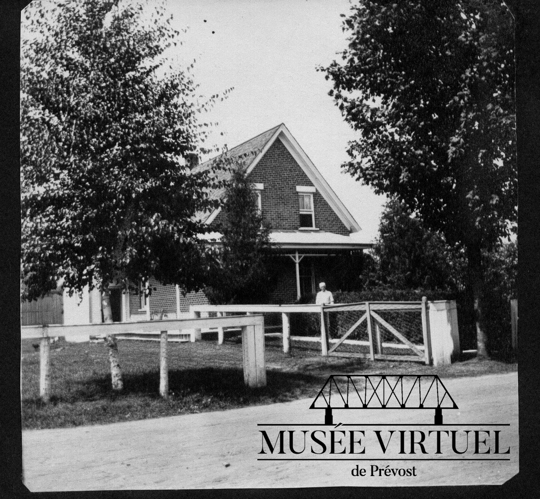 2. Strathcona Cottage qui était située au 1277, rue Principale, vers 1911 - Collection de Françoise Desnoyers / Famille McAllister