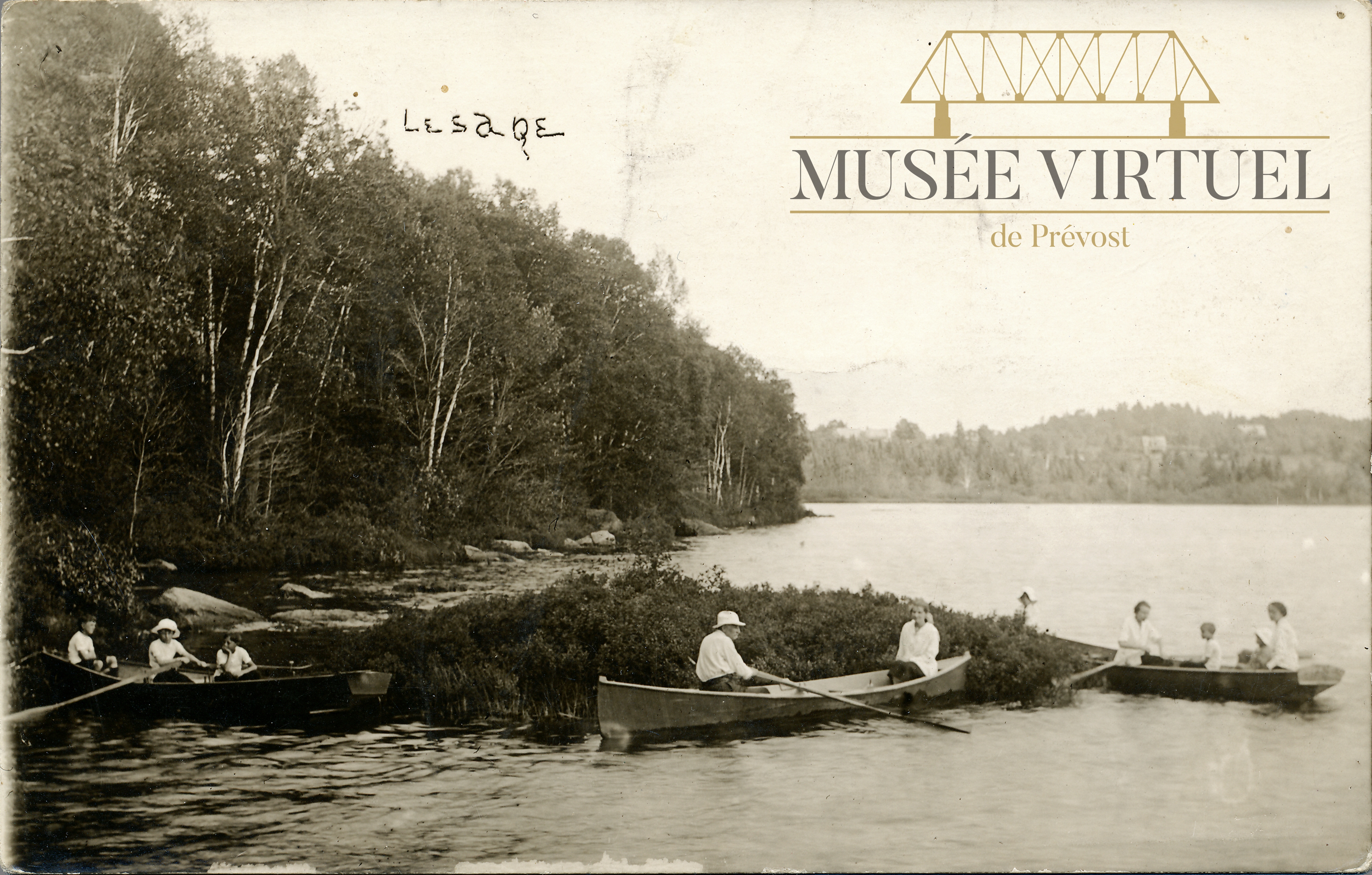 1. Des touristes venus relaxer en chaloupe au Lac Écho vers 1940 - Collection de Guy Thibault