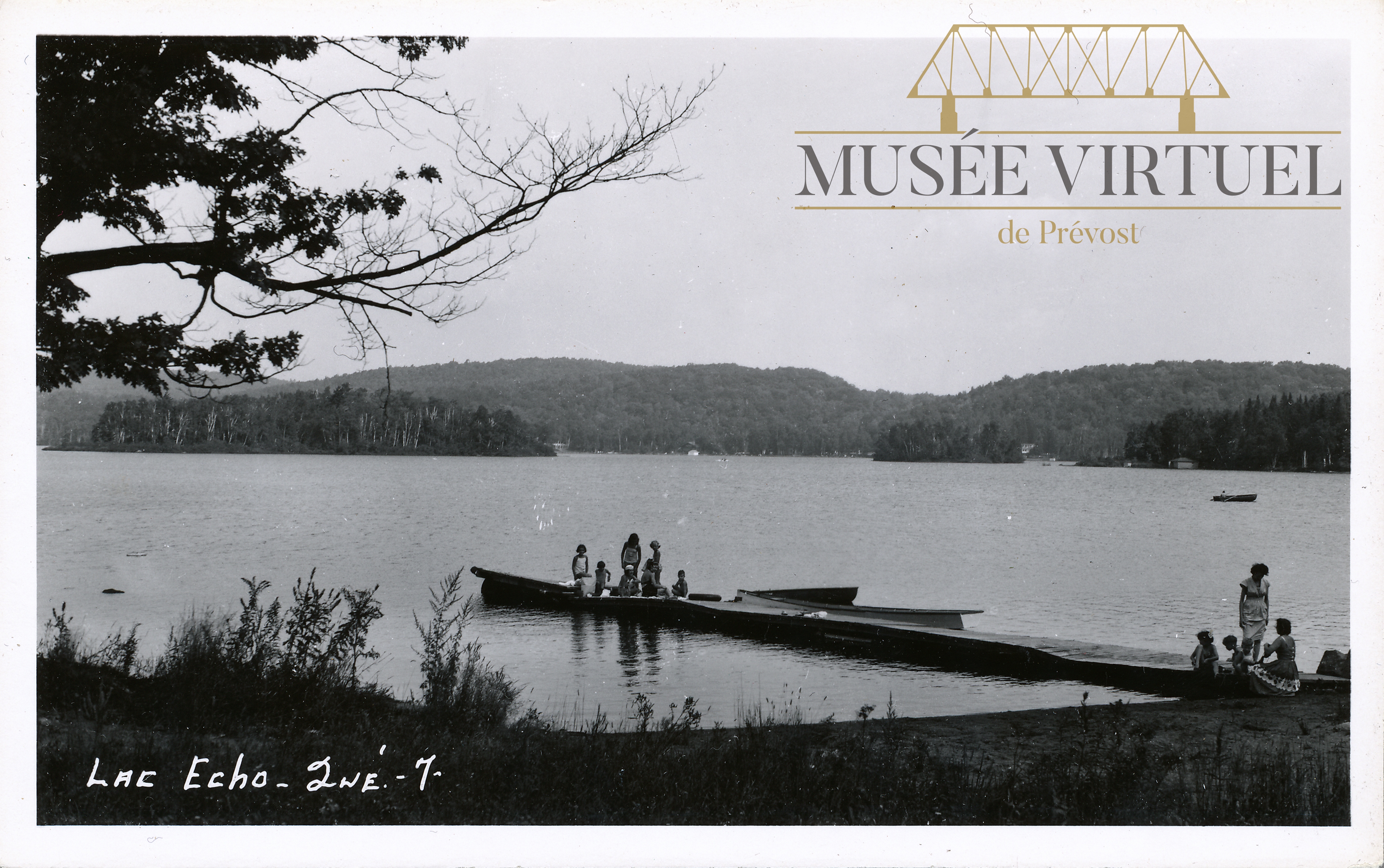 9. Lac Écho vers 1940 d'où on voit 3 des 14 îles d'où vient le nom du côté de Saint-Hippolyte - Collection de Guy Thibault - © Ludger Charpentier