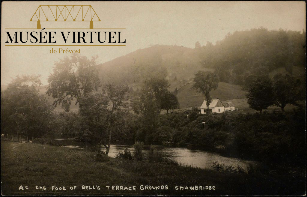 4. Au pied de la terrasse Bell vers 1908 - Collection de Bibliothèques et Archives nationales du Québec