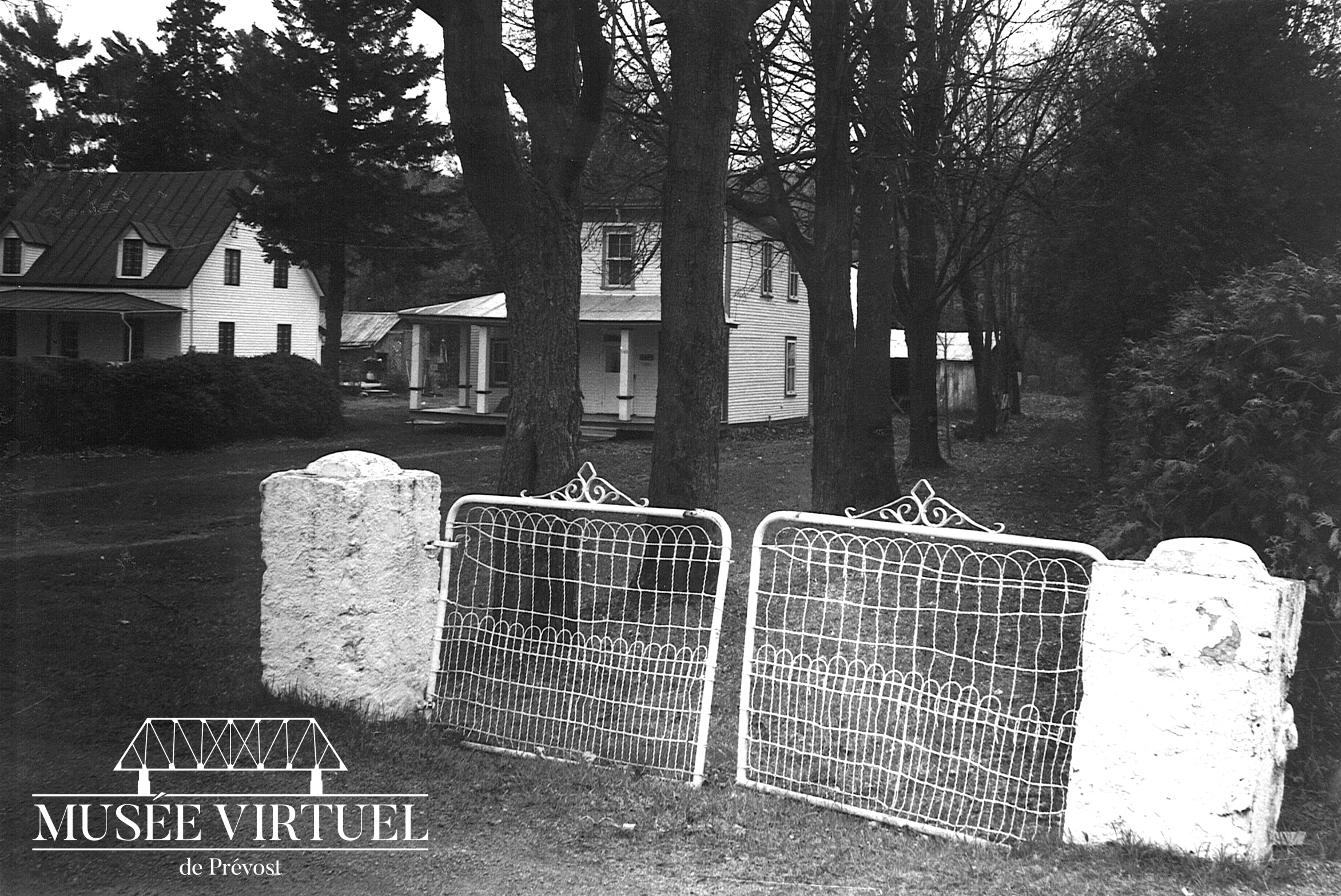 1. Ancien portail du cimetière - Collection de l'église Unie de Shawbridge