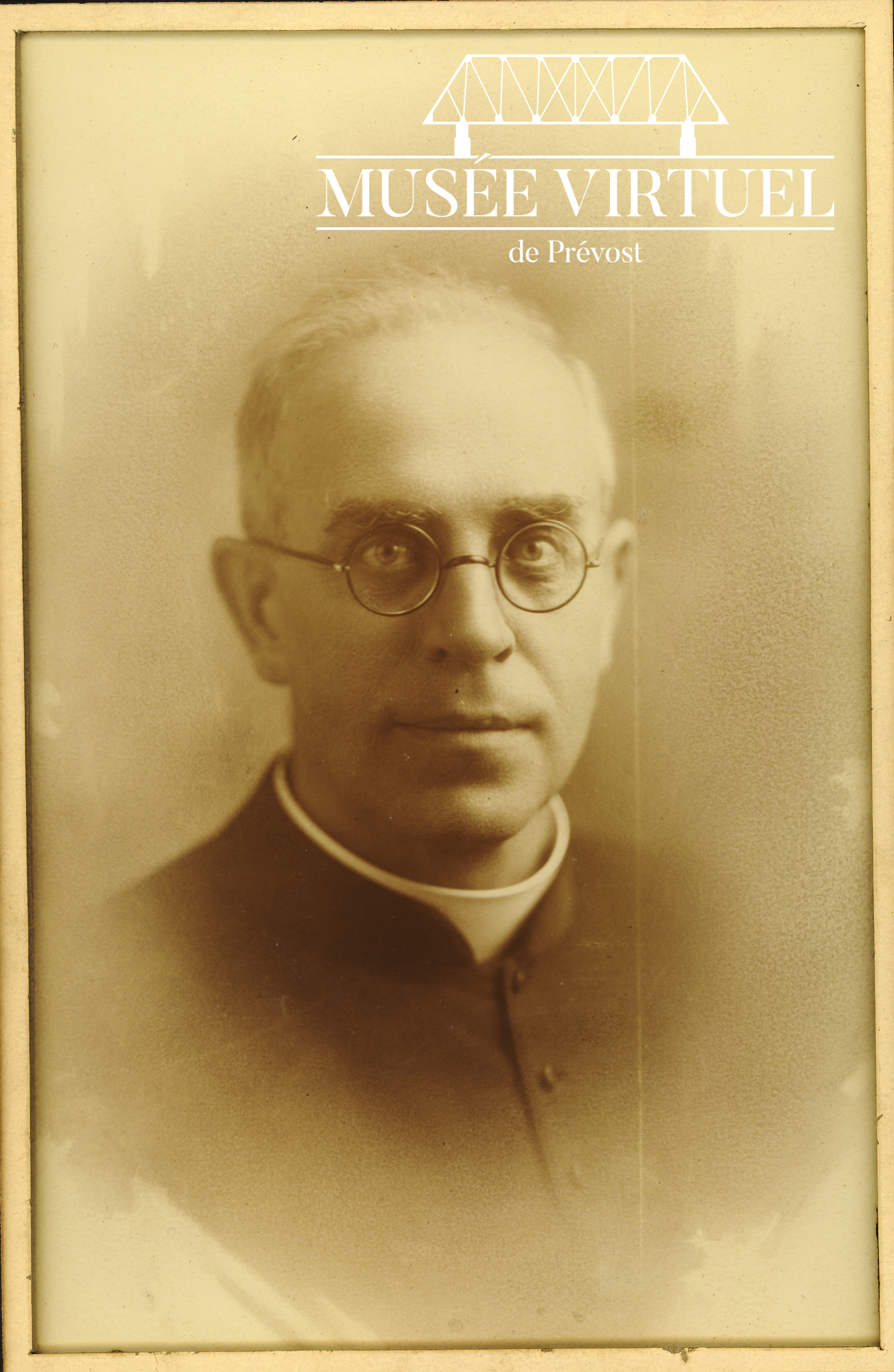 2. Le Curé Papineau dans les années 20, qui fut, semblerait-il, le fondateur de la paroisse Saint-François-Xavier - Collection de la famille Dagenais