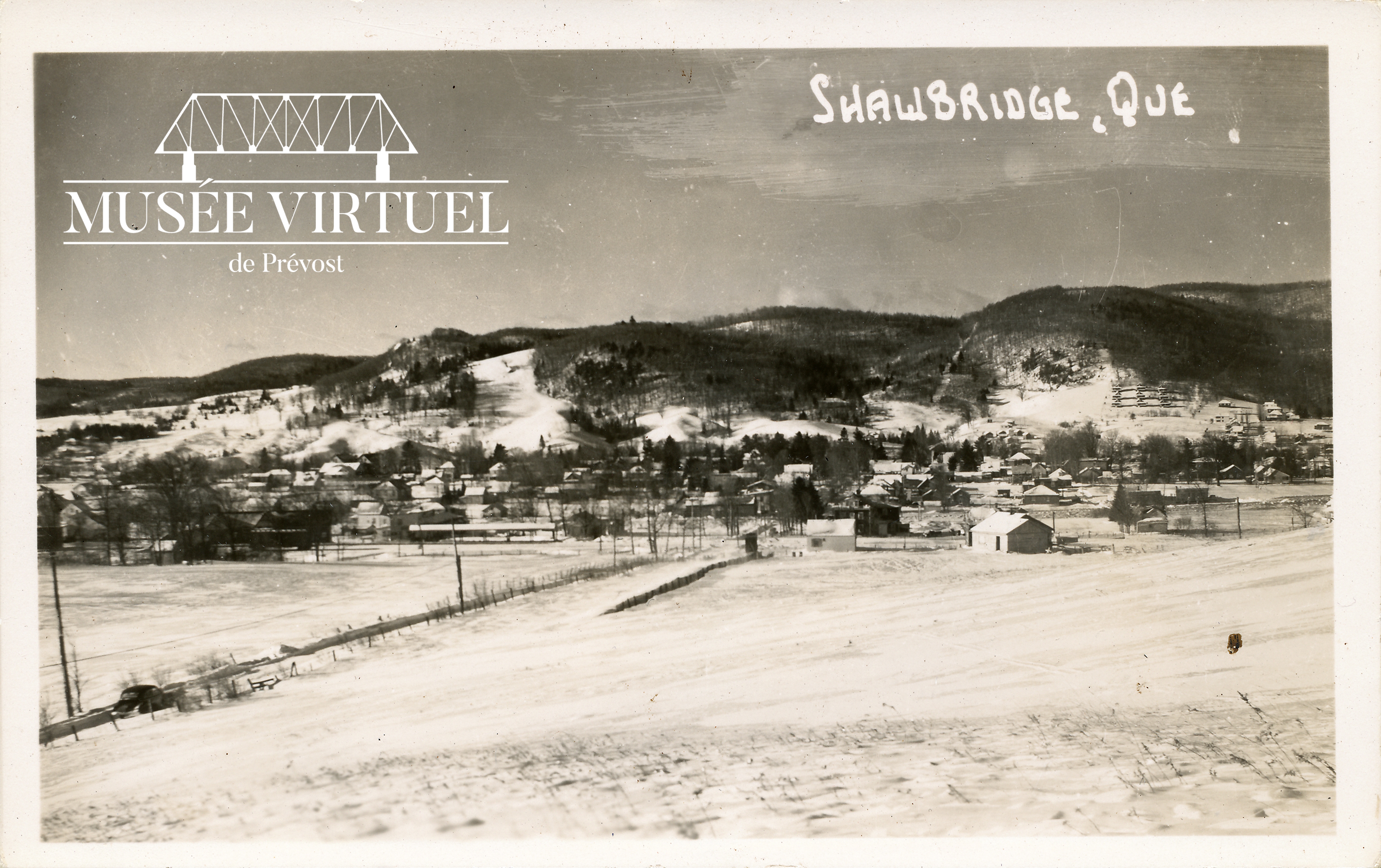 1. Vue générale sur le Vieux-Shawbridge au premier plan et sur le Vieux-Prévost en arrière-plan - Collection de Guy Thibault