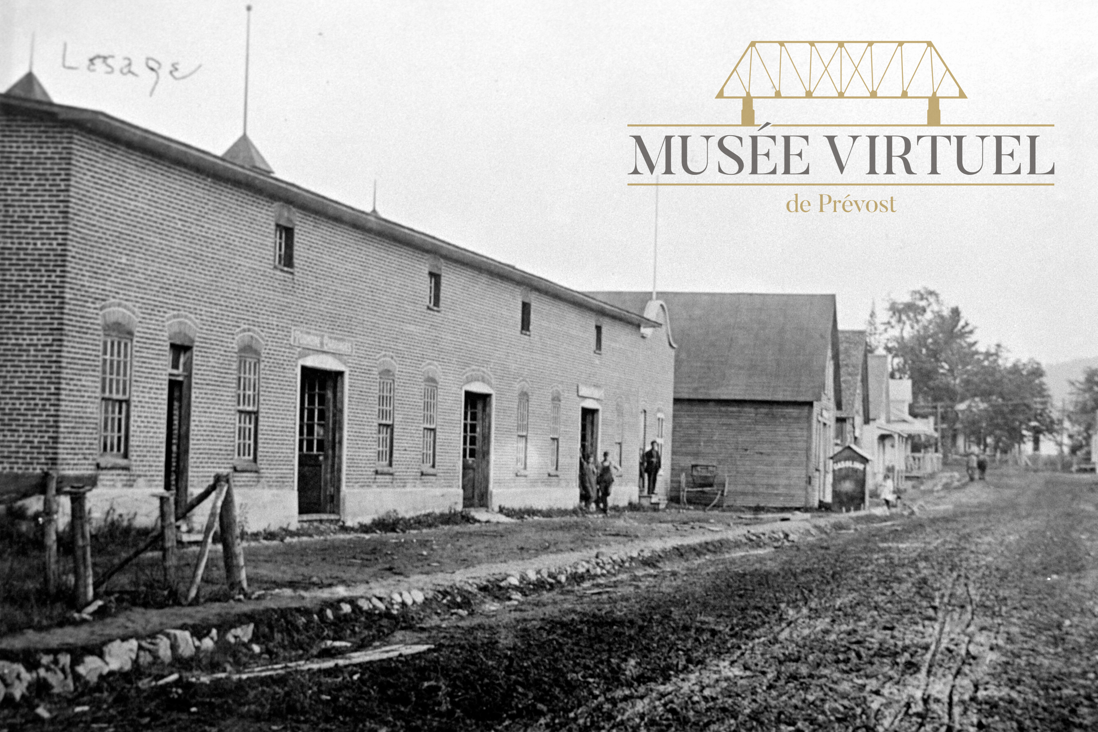 2. Manufacture de voitures Latour, puis Shawbridge Lumber, vers 1920 - Collection du Conseil de la Fabrique dans le cadre d'une exposition organisée pour l'anniversaire de la paroisse Saint-François-Xavier en 1988